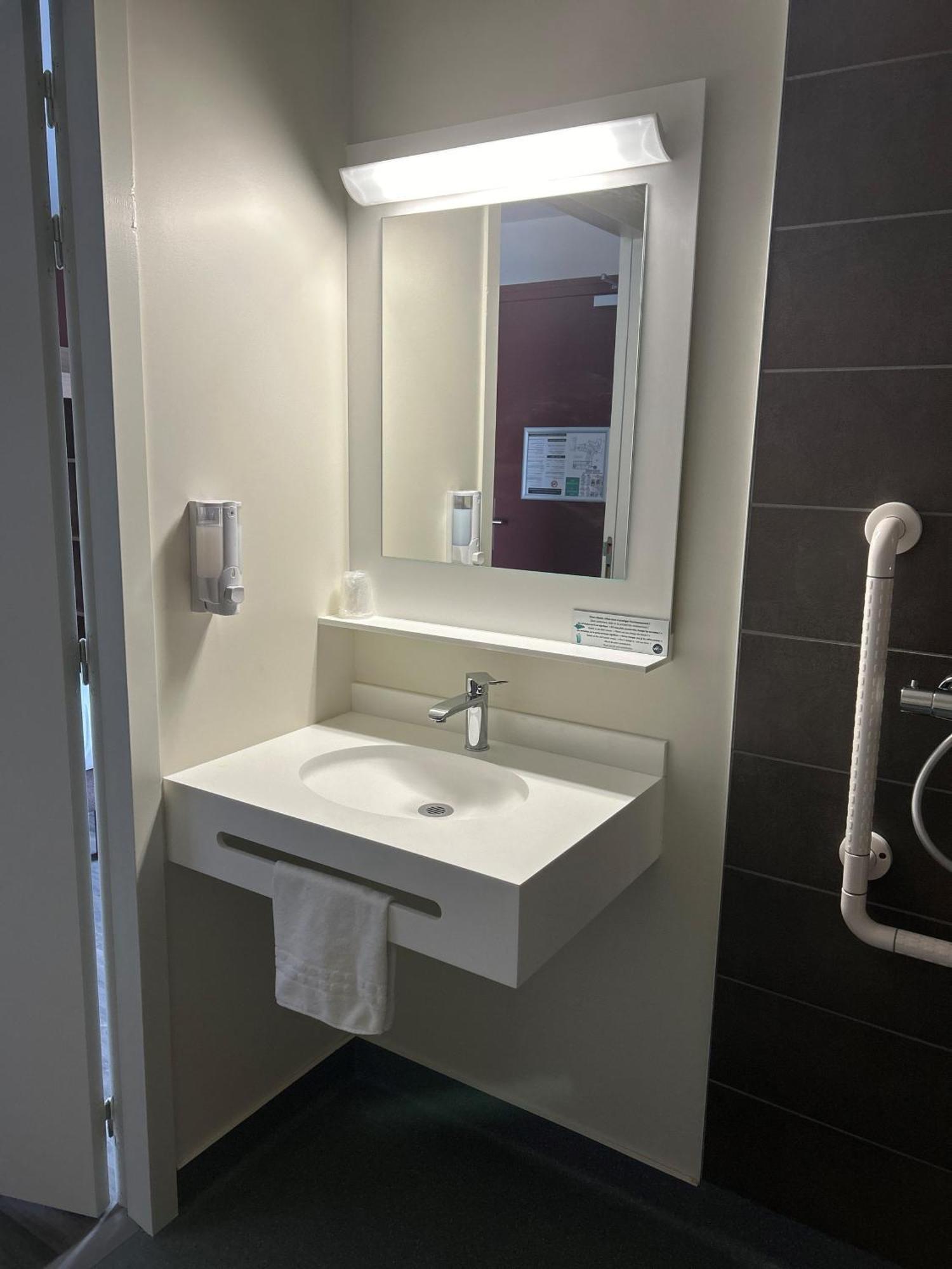 Hotel Wood Inn Bordeaux Aeroport Merignac  Exterior photo